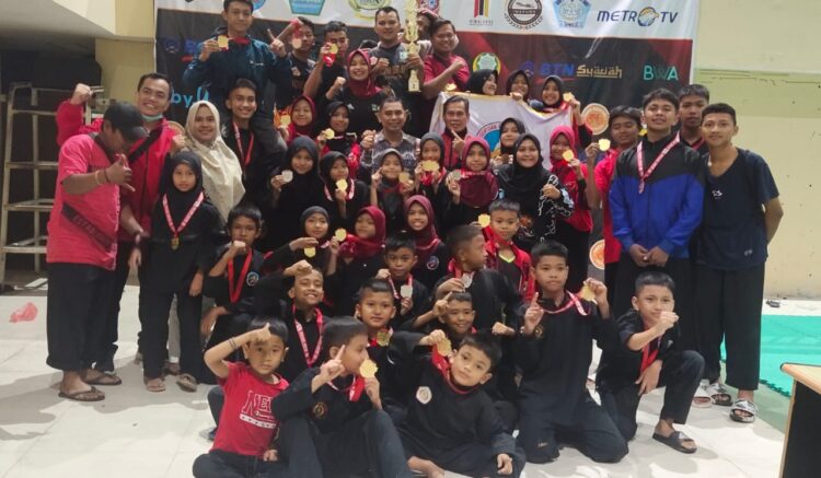 Sebanyak 30 medali berhasil direbut Perguruan Silat Sakato Semen Padang pada Kejurnas Pencak Silat Championship Cup I UIN Sjech M Djamil Djambek Bukittinggi. IST