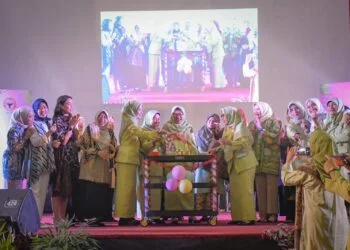 HUT FKIKSP Ke-23, Istri Karyawan Semen Padang Mantapkan Fungsi Limpapeh di Rumah Gadang