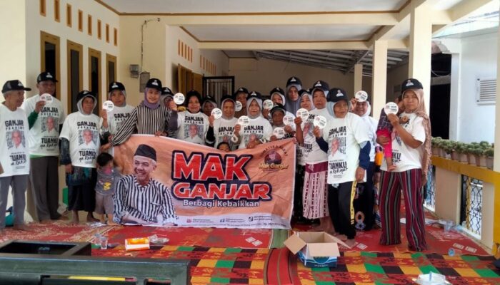 Mak Ganjar Bagi-Bagi Bibit Pohon Mangga Gratis Kepada Warga di Solok