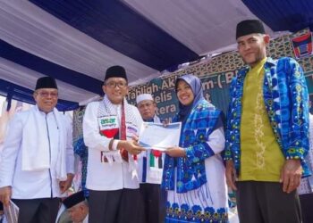 Walikota Padang Hadiahi Umrah Gratis Bagi Anggota Majelis Taklim Berprestasi