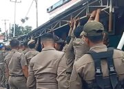 Berdiri di Bahu Jalan, Sejumlah Bangunan Lapak PKL di Kawasan Padang Utara Dibongkar Satpol PP Padang