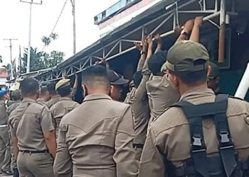 Berdiri di Bahu Jalan, Sejumlah Bangunan Lapak PKL di Kawasan Padang Utara Dibongkar Satpol PP Padang