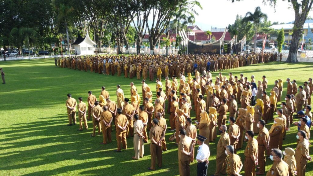 Bawaslu RI meminta kepala daerah untuk menjaga netralitas ASN saat Pilkada 2024 seiring penetapan pasangan calon dan wakil kepala daerah. 