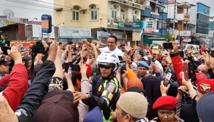 Anies Baswedan Terharu Disambut Meriah di Kota Bukittinggi