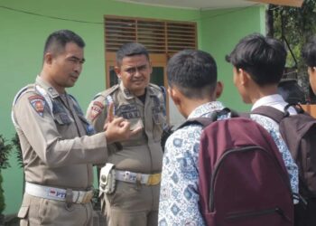 Asyik Duduk di Warung, Empat Pelajar SMK Dibawa ke Mako Satpol PP Padang