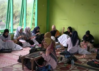 Gandeng BDI Padang, Pemkab Agam Latih Generasi Milenial Membuat Hiasan Busana