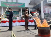 Kejari Bukittinggi Musnahkan Belasan Kilogram Ganja dan Sabu