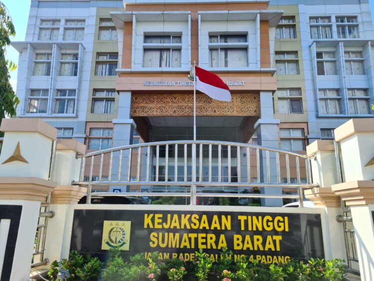 Kejaksaan Tinggi Sumatra Barat atau Kejati Sumbar terus mendalami kasus dugaan korupsi dana hibah KONI Sumbar pada tahun 2023