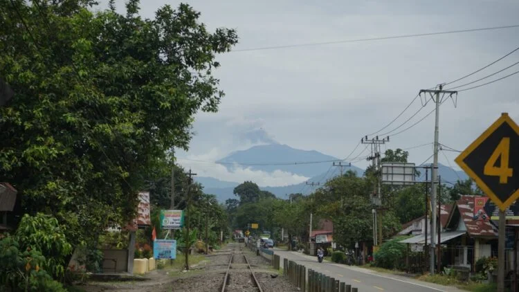 Pusat Vulkanologi dan Mitigasi Bencana Geologi menyatakan, status Gunung Marapi turun dari Level III (Siaga) menjadi Level II (Waspada)