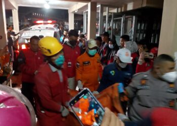 Tak Berselang Lama, Tujuh Kantong Jenazah Kembali Tiba di RSAM Bukittinggi