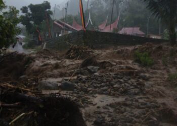 Banjir Bandang Landa Jorong Sungai Rangeh, Satu Orang Tewas Tertimbun Material Longsor