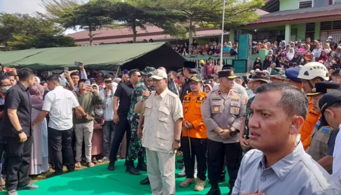 Menhan Prabowo Subianto Kunjungi Posko Erupsi Gunung Marapi