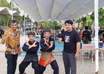 Dua Pesilat Harimau Gadang Batipuah Ateh Berlaga di Festival GSB XI Kabupaten Tanah Datar 2023