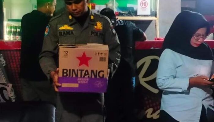 Satpol PP Padang dan Tim Gabungan Sita Puluhan Minol