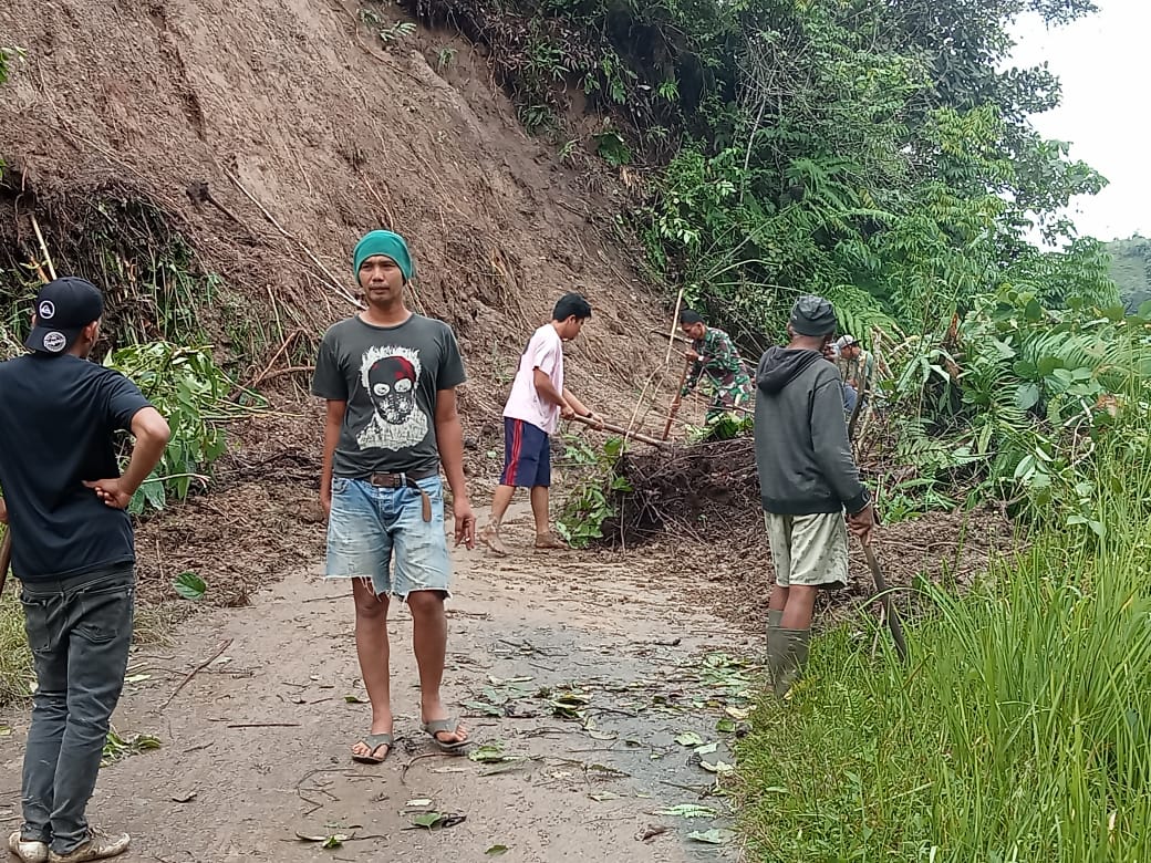 Tanah Longsor Di Agam Telan Dua Korban Jiwa