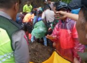 Seorang Pengendara Motor Meninggal Tertimpa Longsor di Tanah Datar