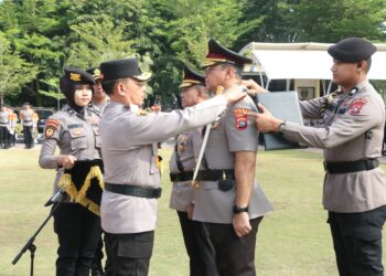 Kapolda Suharyono Pimpin Sertijab Wakapolda Sumbar