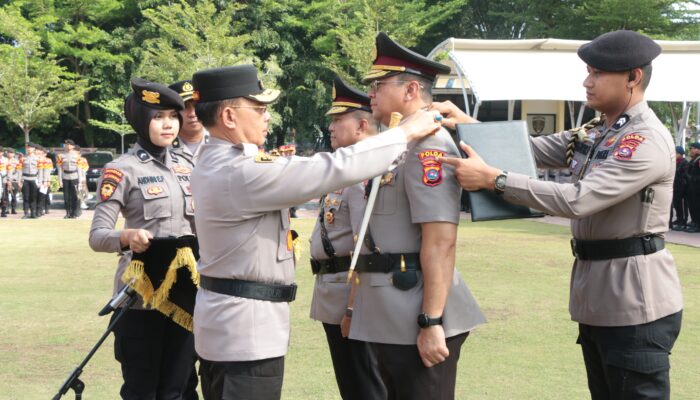 Kapolda Suharyono Pimpin Sertijab Wakapolda Sumbar
