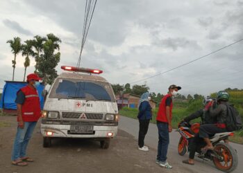 Hujan Abu Vulkanik Gunung Marapi, Markas PMI Bukittinggi Mulai Bagikan Masker