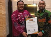 Wagub Sumbar Terima Penghargaan dari Forum FIM PII Wilayah Riau Sebagai Tokoh Insinyur Inspiratif
