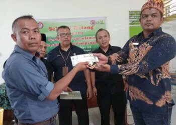 Semen Padang Serahkan Bantuan 1 Unit Ambulans ke Pampangan