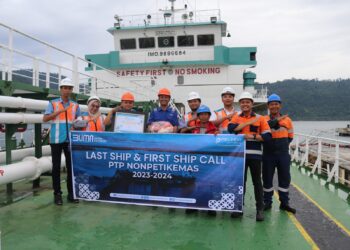 Pelindo Regional 2 Teluk Bayur Apresiasi Last Call & First Call Ship pada Akhir Tahun 2023 dan Awal Tahun 2024