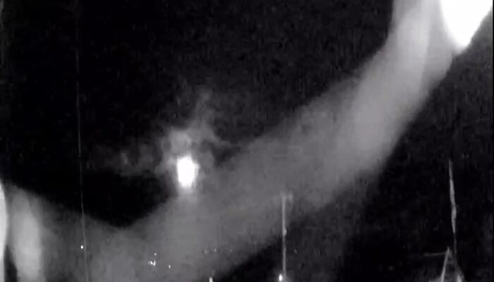 Gunung Marapi Muntahkan Pijaran Api