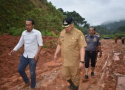 Jalan Menuju SDN17 Kelurahan Laiang Rusak