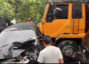 Satu Unit Truk Tabrak Tiga Mobil