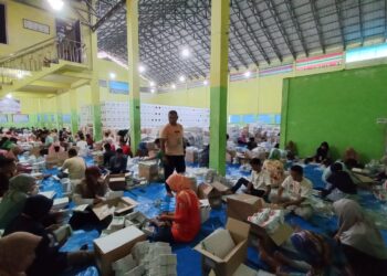 Kerahkan 100 pekerja, KPU Sijunjung Percepat Lipat Sortir Surat Suara