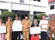 Wali Kota Solok Serahkan Santunan BPJS Ketenagakerjaan Kepada Dua Ahli Waris