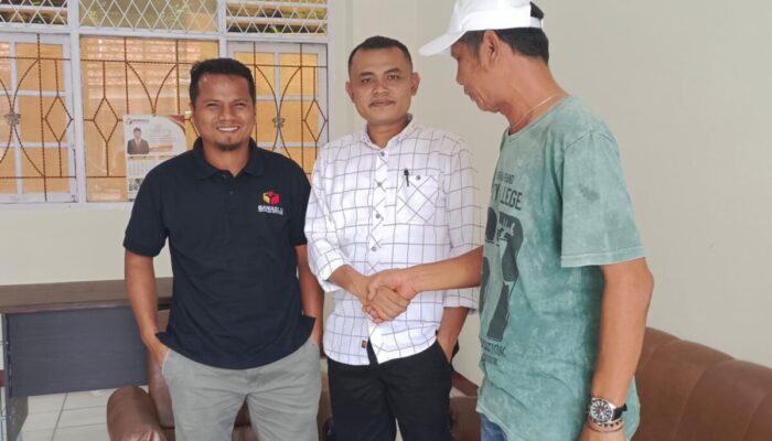 Kaca Angkot Rusak Saat Penertiban APK, Bawaslu dan Pengemudi Angkot Tempuh Jalur Kekeluargaan