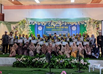 35 Santri Rumah Tahfiz Bustanul Quran Diwisuda, Dua Diantaranya Terima Penghargaan Kategori Penghafal Terbaik