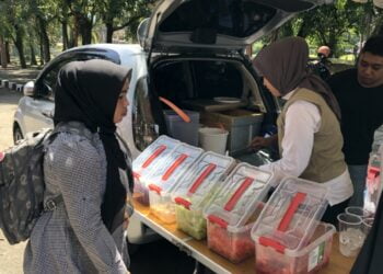 Siang-Siang Butuh yang Segar? Es Buah Ximulu Taman Imam Bonjol Solusinya!