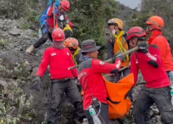 Hadapi Medan Berat, TRC Semen Padang Evakuasi Jenazah ke-13 Korban Erupsi Gunung Marapi