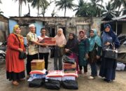 Dua Unit Rumah Terbakar, UPZ Semen Padang Kirimkan Bantuan