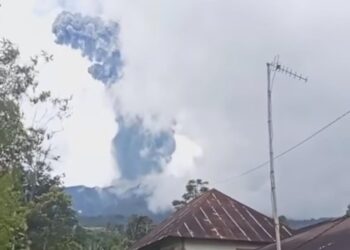 Gunung Marapi Erupsi dan Terdengar Letusan