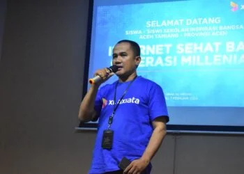 Corporate Communication XL Axiata West Region, Aldi Desmet saat memberikan edukasi tentang internet sehat