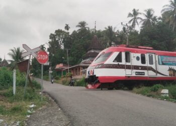Perlintasan Tanpa Plang, Pengendara Sepeda Motor Ditabrak Kereta Api Lembah Anai