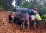 Medan Berat di Kecamatan Sembilan Koto, Pendistribusian Logistik Pemilu Tempuh 17 Jam