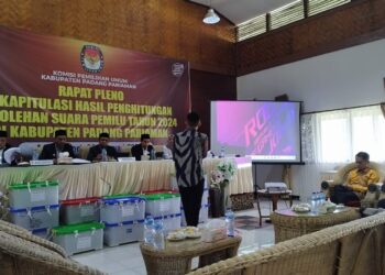 Bawaslu Padang Pariaman Lakukan Pengawasan Pleno Rekapitulasi Hasil Perhitungan Suara Pemilu 2024 Tingkat Kabupaten