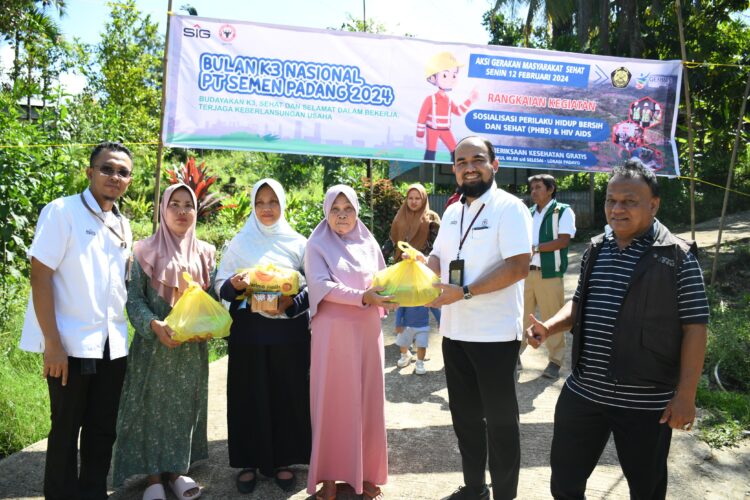 Sosialisasi Perilaku Hidup Bersih dan Sehat (PHBS), serta sosialisasi HIV AIDS dan pemeriksaan kesehatan gratis, Senin (12/2). IST
