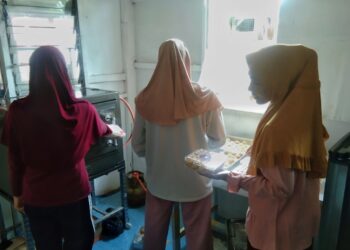 Permintaan Meningkat, Produsen Kue Kering di Agam Kewalahan