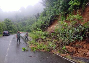 Dampak Hujan Deras, Tanah Longsor dan Jalan Amblas Dera Malalak
