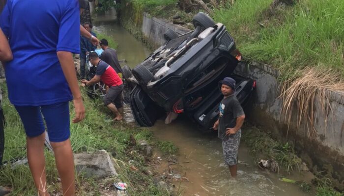 Usai Jenguk Asisten, Bupati Padang Pariaman Suhatri Bur Alami Kecelakaan