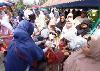 Cabai Merah Diserbu Warga pada Operasi Pasar Murah di Sawahlunto