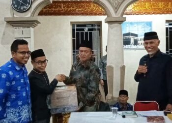 Safari Ramadan bersama Gubernur, KI Sumbar Salurkan Sedekah Al Quran