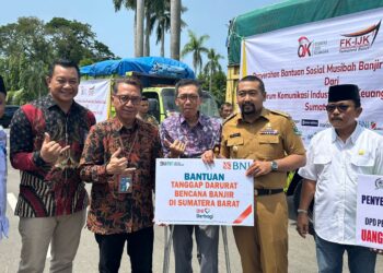 BNI Wilayah 02 Bersama FK-IJK Sumbar Bantu Korban Banjir Pessel