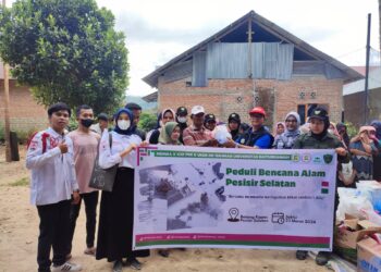 Unbrah Serahkan Bantuan kepada Korban Banjir Pessel