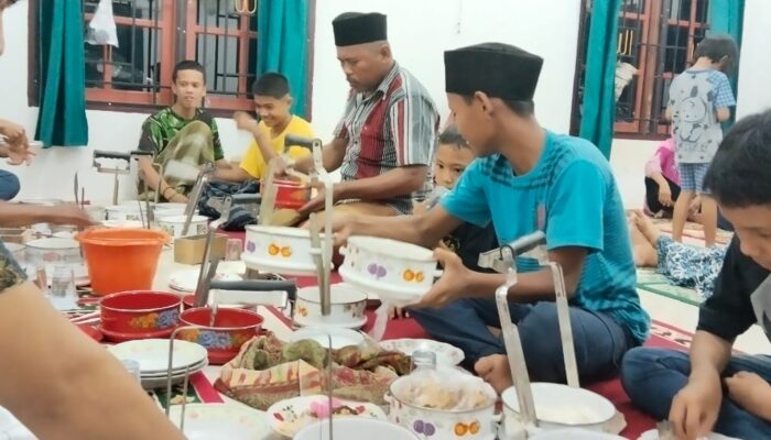 Tradisi Marapulai Mengantarkan Juadah ke Surau Saat Bulan Ramadan